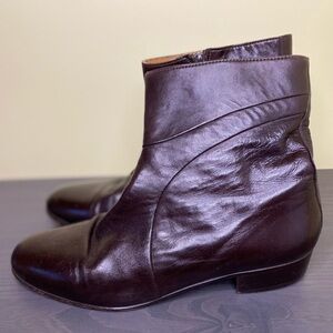 Quality vintage Italian leather ankle boot very clean